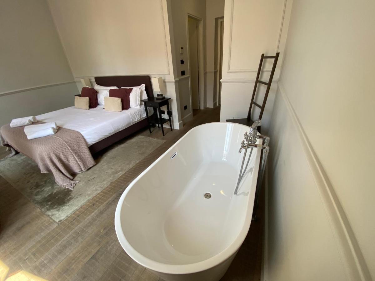 Deluxe Double Room Bath