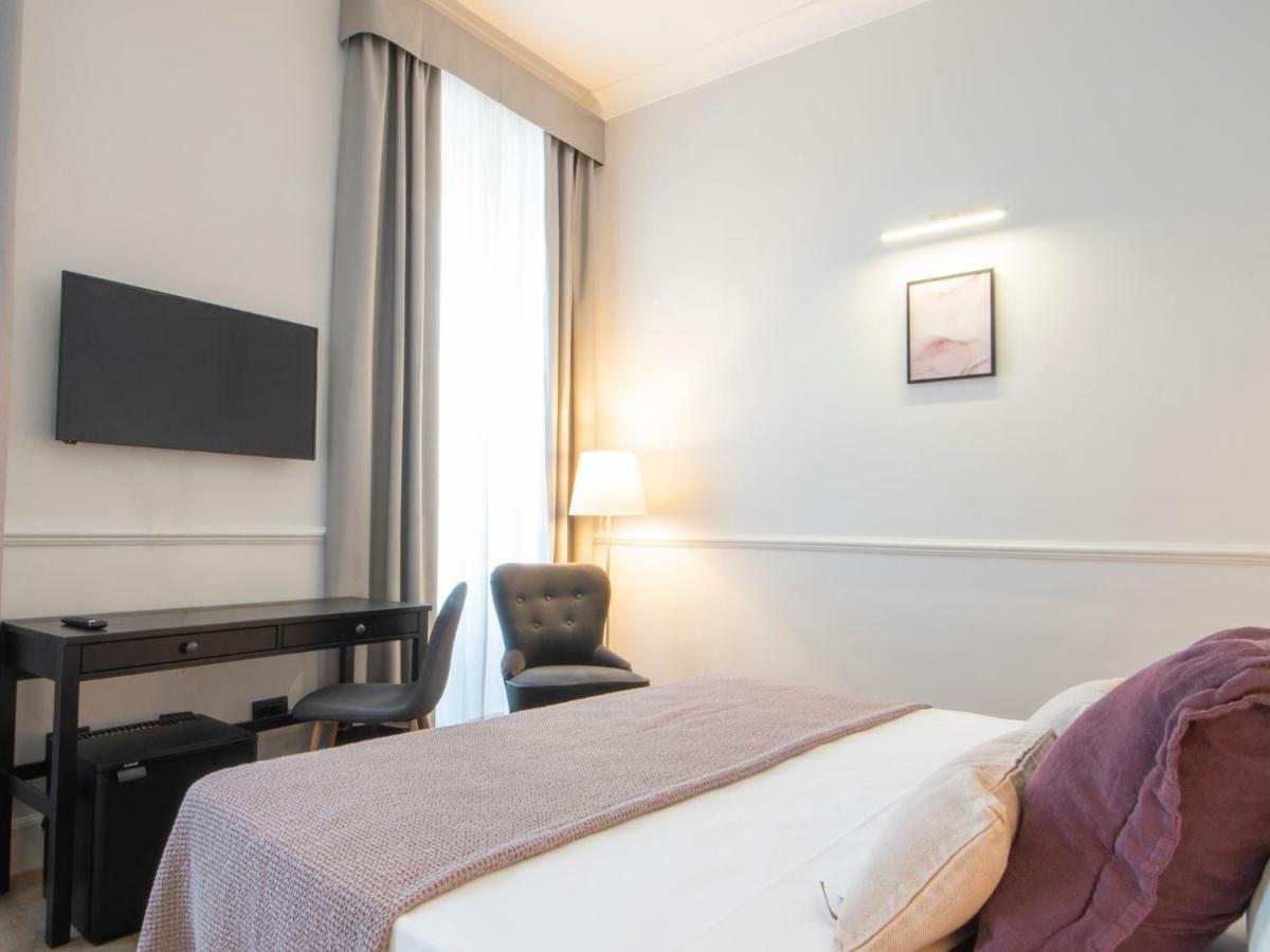 Deluxe Double Room Bath